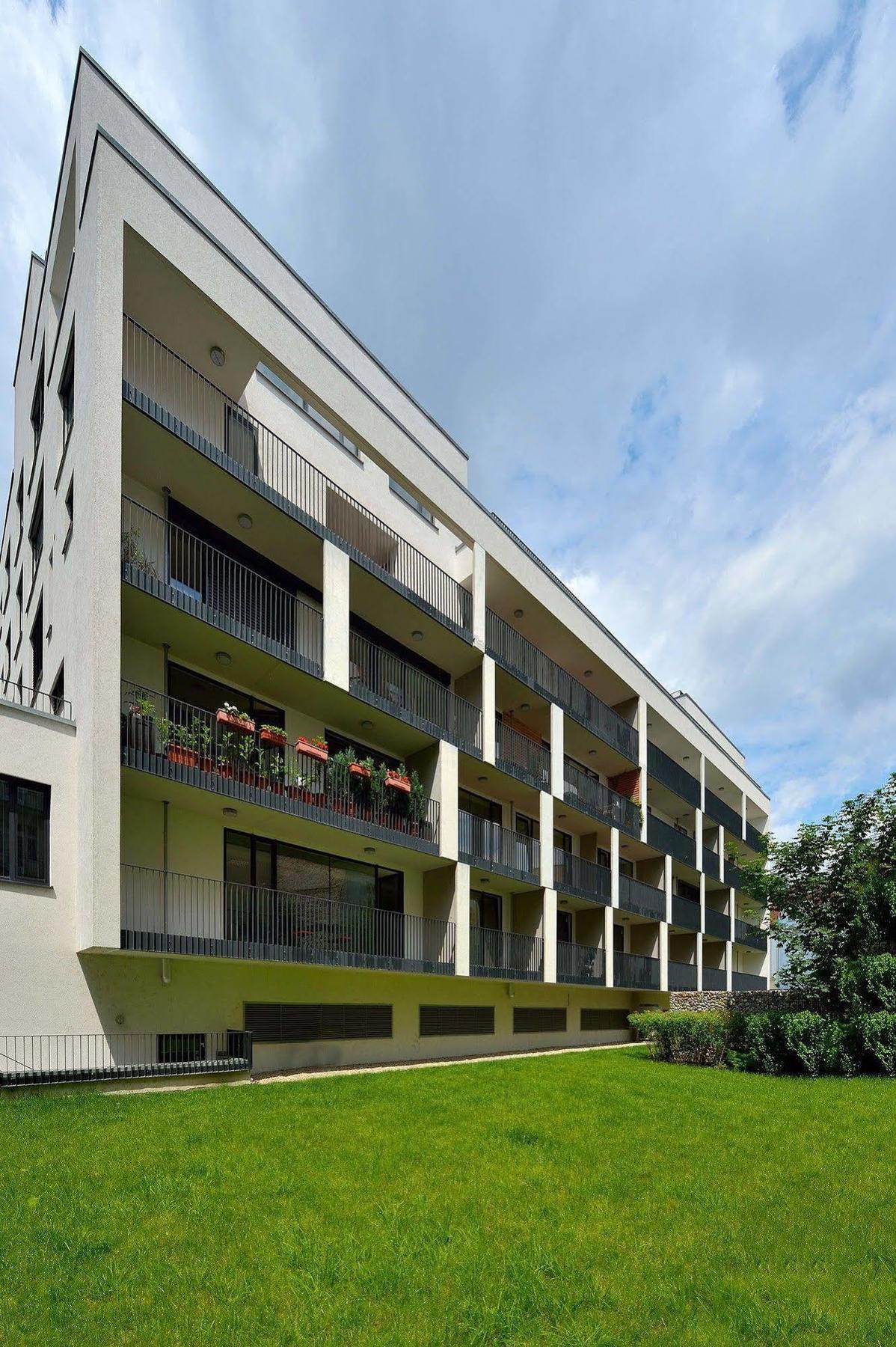 Ambiente Serviced Apartments - Dunajska Pressburg Exterior foto