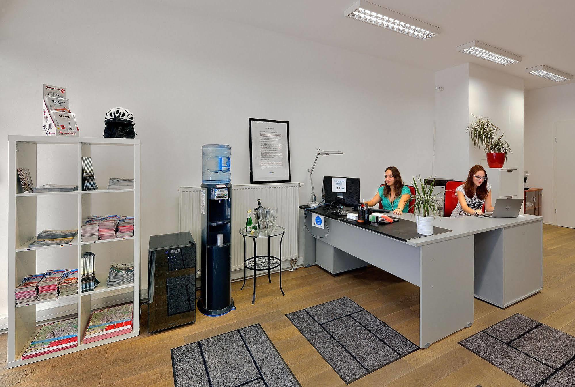 Ambiente Serviced Apartments - Dunajska Pressburg Exterior foto