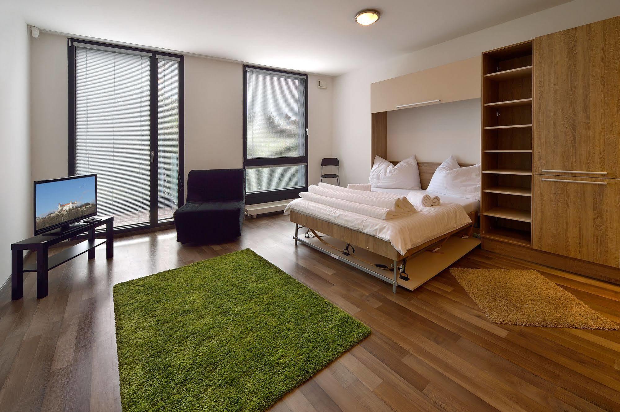 Ambiente Serviced Apartments - Dunajska Pressburg Exterior foto