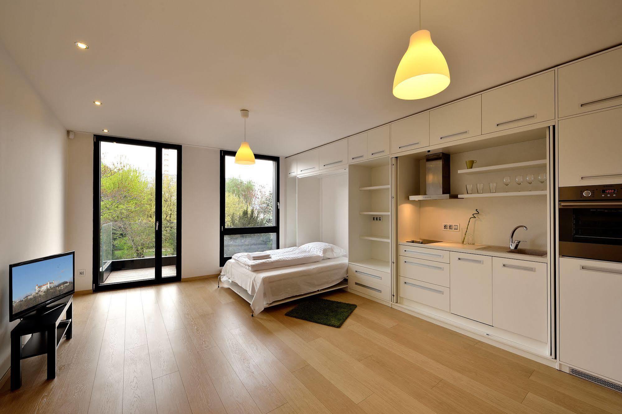 Ambiente Serviced Apartments - Dunajska Pressburg Exterior foto